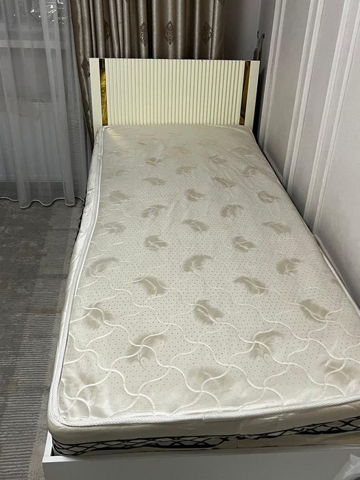 Одно спальни диван