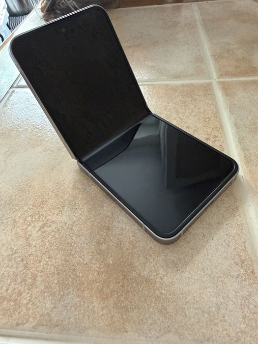 Samsung Galaxy Z Flip 6