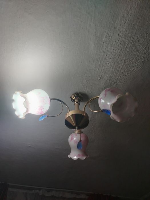 Люстры трехрожковые