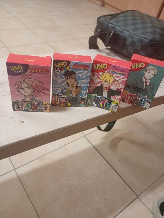 Vând cărți de sasuchi și naruto