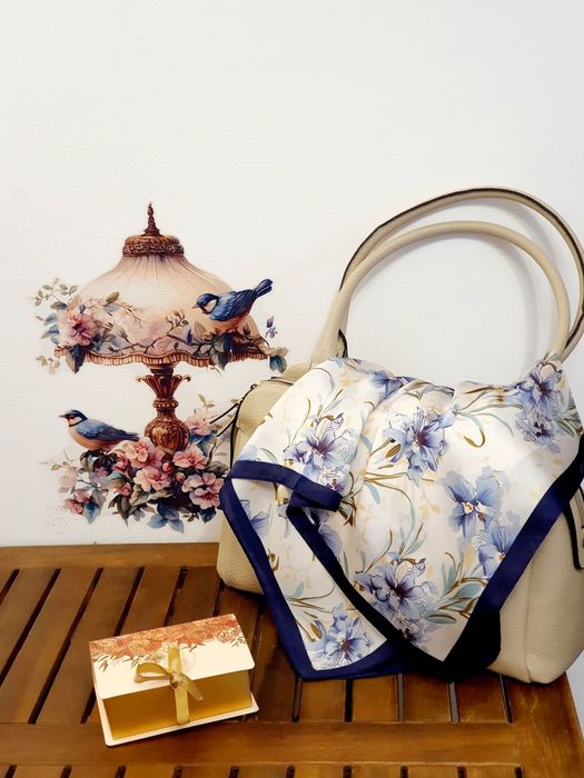 Eșarfă blue satinată elegantă 70x70 | Box Ready to Gift | Cadou sigur