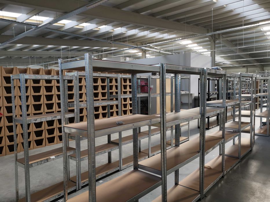 Давам под наем складови площи от 450 кв.м до 3500 кв.м