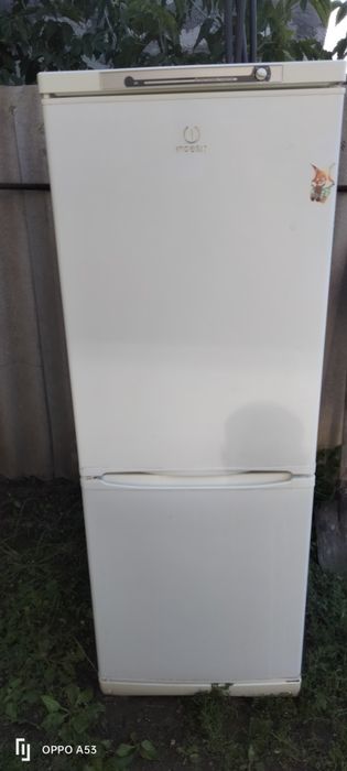 Холодильник indesit