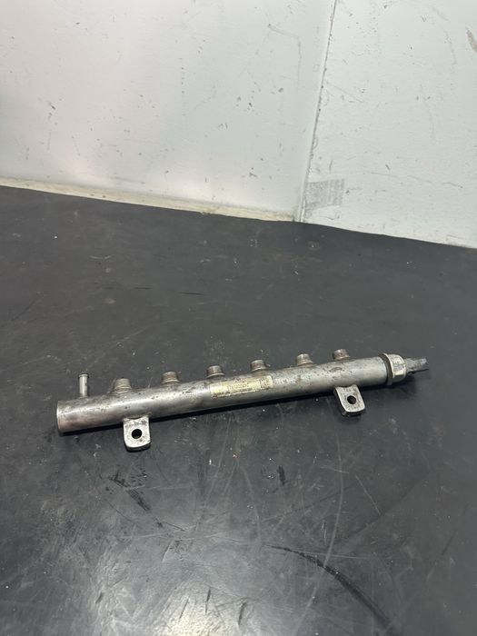 Rampa injectoare volkswagen Vw Crafter 2.5 TDI 076130093C