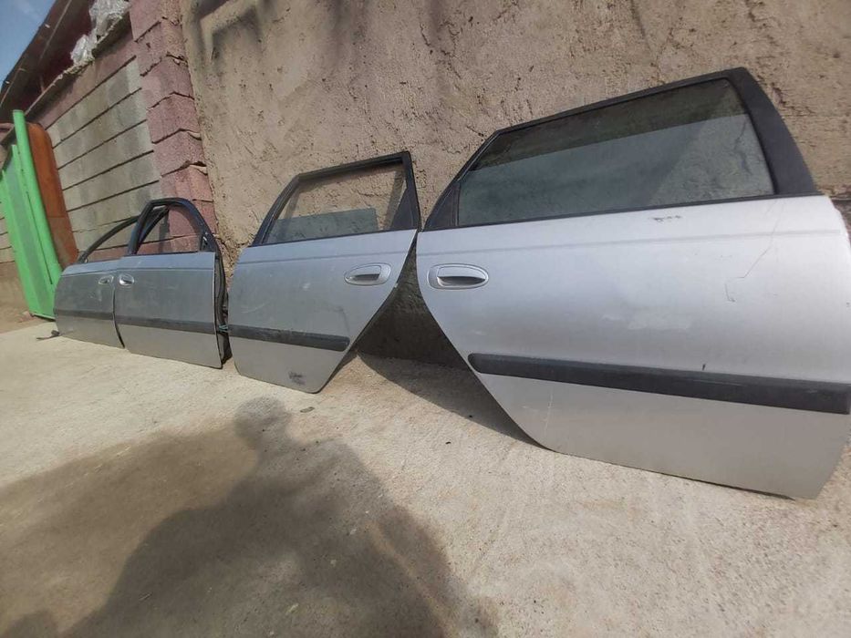 двери на toyota avensis 2000г