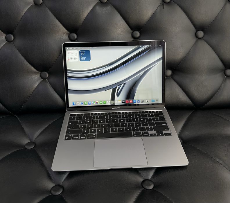 Apple MacBook Air M1 2020 года в идеальном состояние