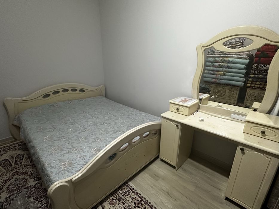 Двуспальная кровать