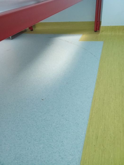 execut montaj de pardoseli