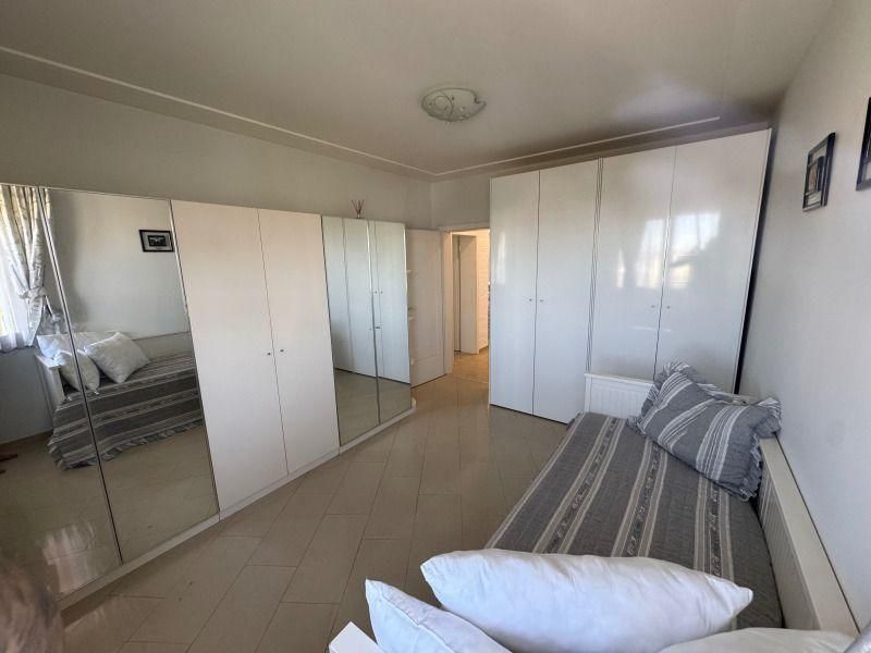 Тристаен апартамент в ж.к. Студентски град.