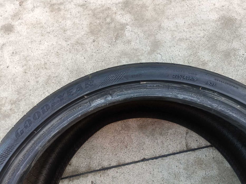 Doua anvelope de vara 225 40 19 goodyear asymmetric 1822
