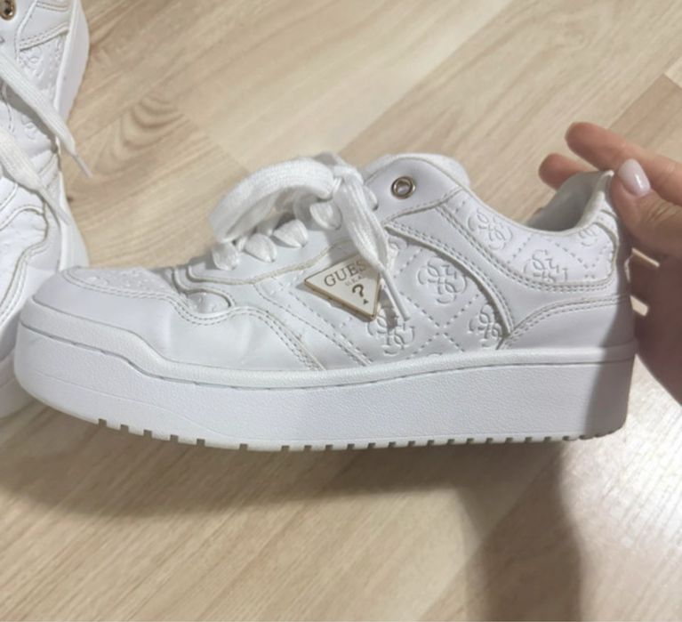 Adidasi Guess stare buna