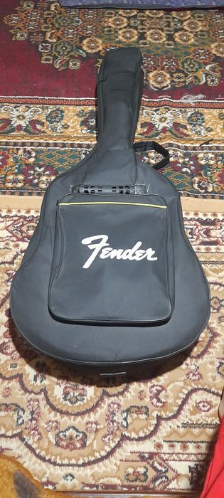 Gitara srochno sotiladi