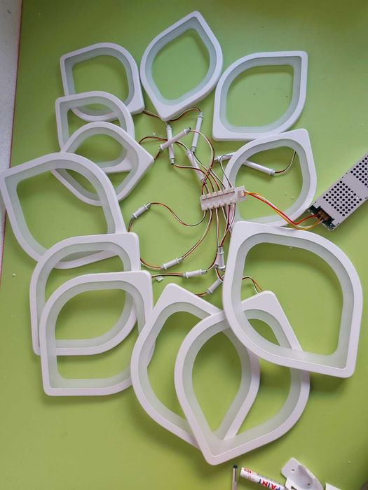 Димируема LED лед полилей лампа Модерна, форма на цвете, дистанционно