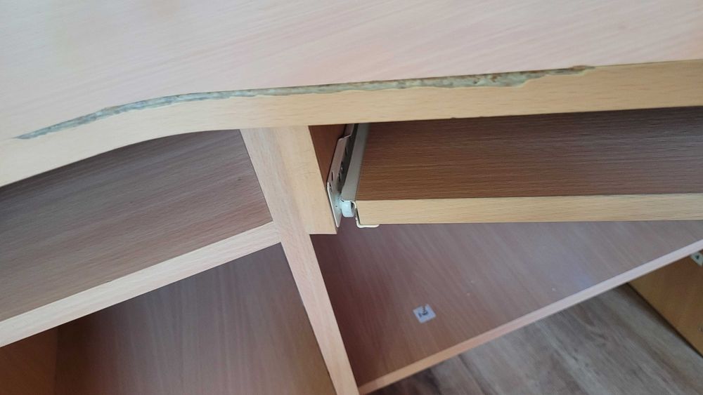 Продавам използвано бюро