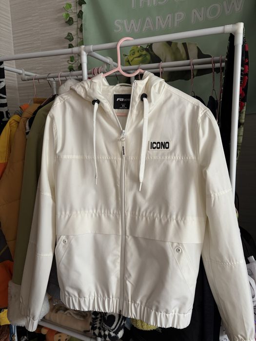 Продам куртку ветровку