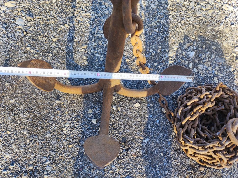 Старинна корабна котва