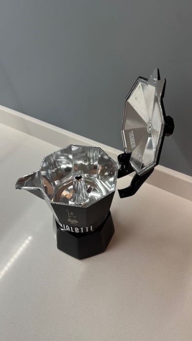 Cafetiera Bialetti all black
