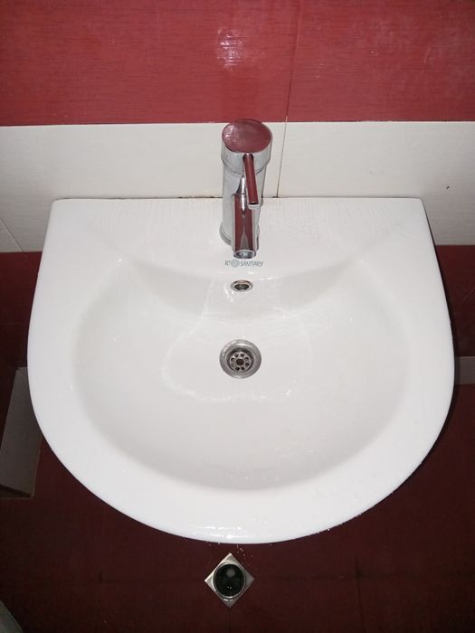 Мивка с крак  и смесител Intrer Ceramic