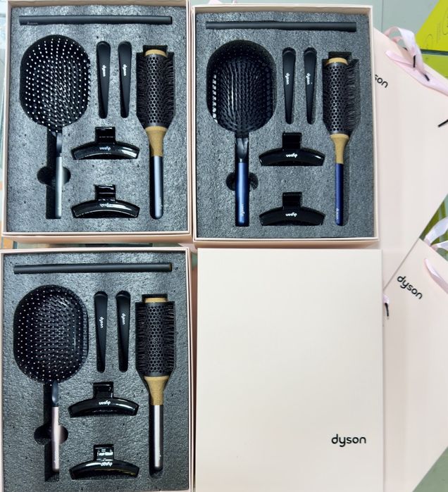 Набор расчесок Dyson в подарочной упаковке