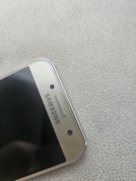 Телефон Samsung Galaxy A3 2017