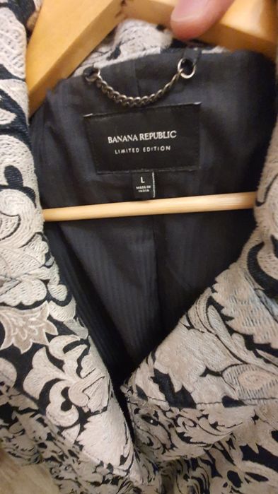 Pardesiu dama Banana Republic