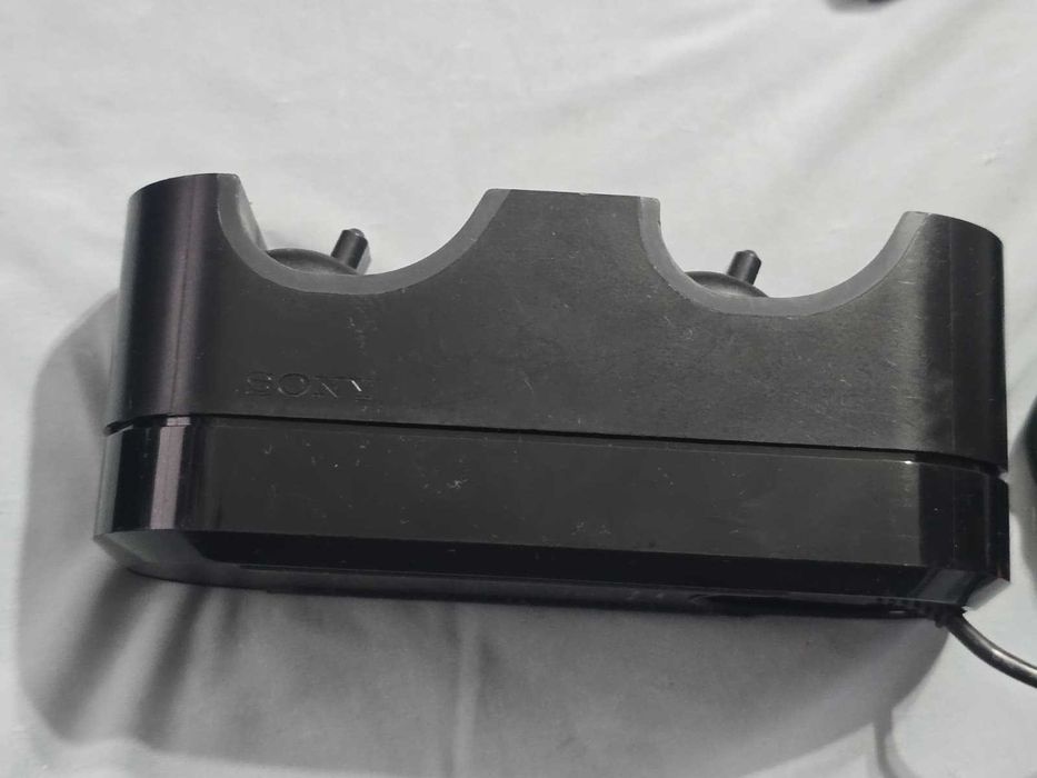 Statie de incarcare dubla originala Sony PlayStation CUH-ZDC1 DC 5V 2A pentru controllere PS4 DualShock 4