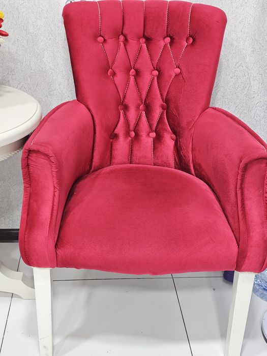 Медицинский шкаф. Акрил. Два кресла и круглый столик комплект