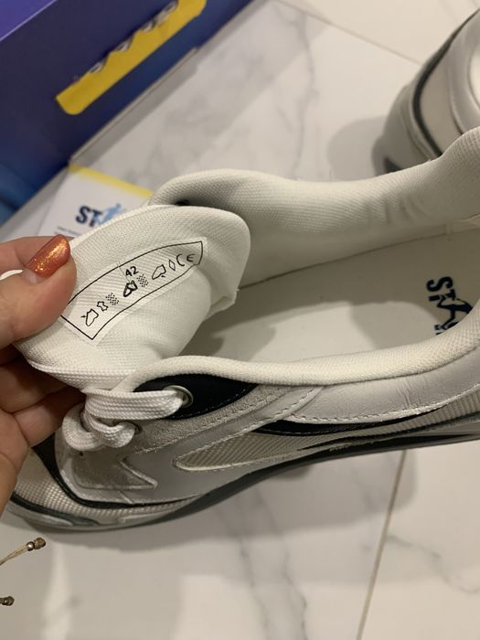 Нови оригинални спортни обувки Scholl номерът е 42