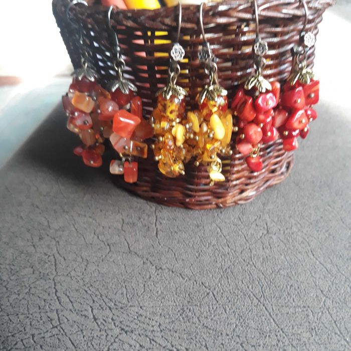 Ръчно направени обеци от натурални камъни.