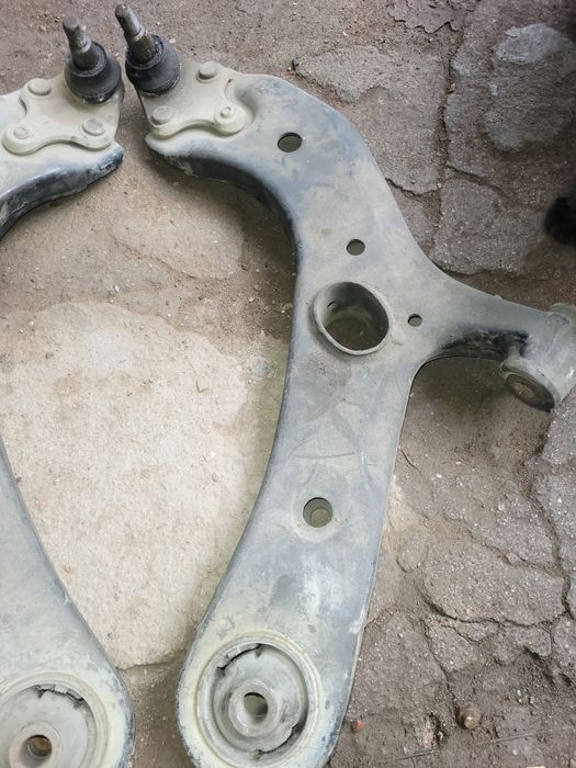 Рычаг подвески нижний