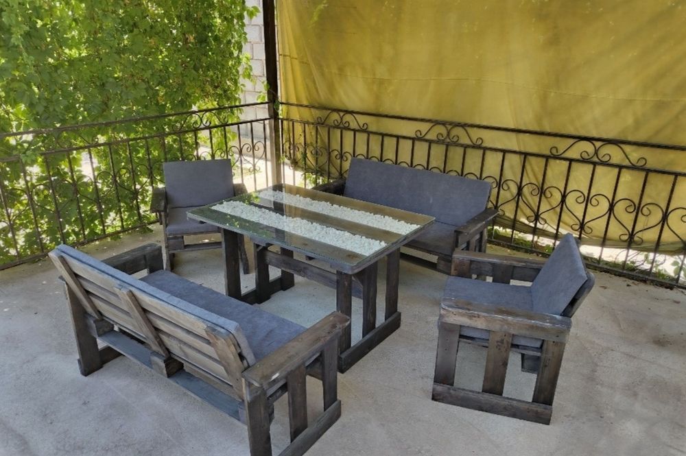 Садовая мебель из дерева.
