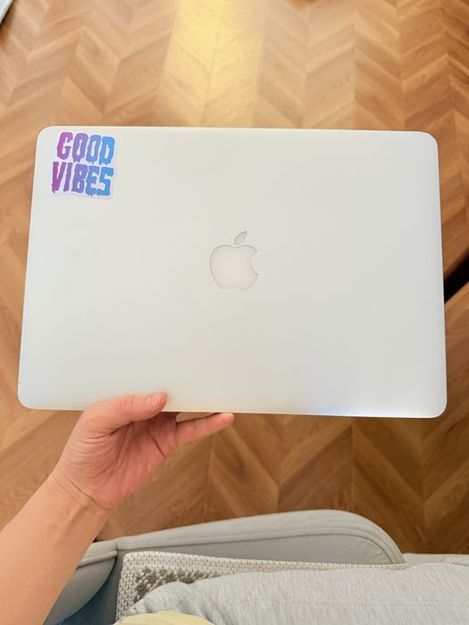Продам Macbook Air 2017