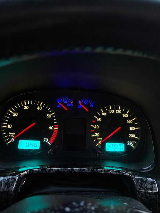 Vând golf4 an 2004(benzina) 1.4 16 valve motor axp 110 cai putere