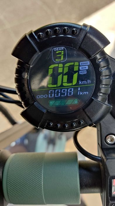 Vsett 8 48V/15.6Ah електрическа тротинетка