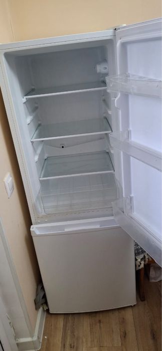 Продам Холодильник ARG