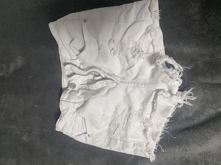 Дънкови късе гащи размер XS. Може да отговаря на детска номерация също