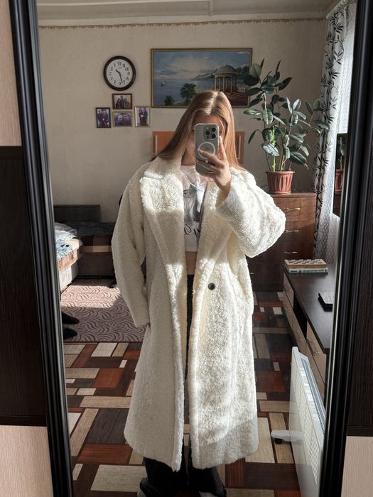 Продам молочного цвета шубу