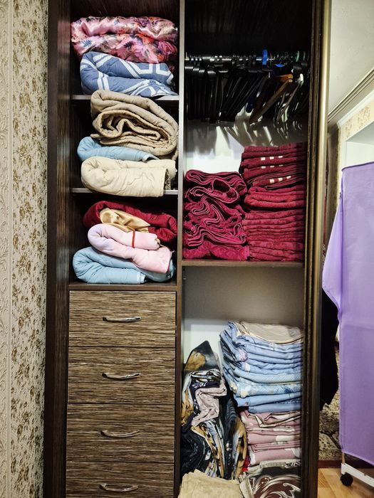 Продам недорого одеяла, постель, покрывало, тапочки