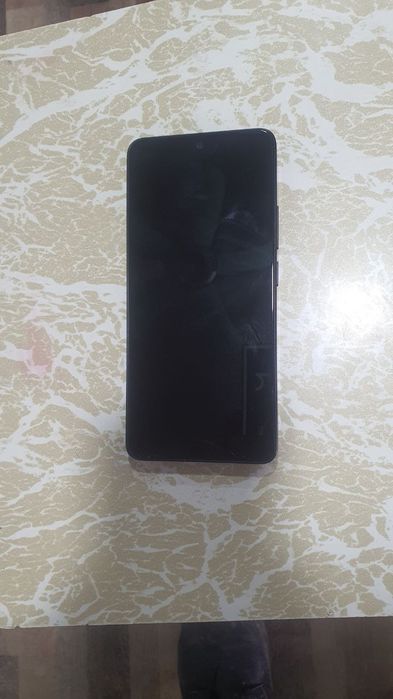 Sroshni Telefon sotiladi 
Nomi redmi note 13 8+8/256 kor dok  bor   Na