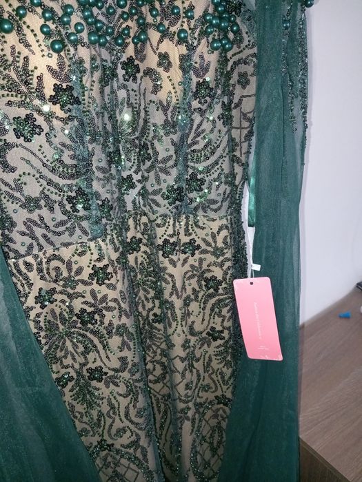 Vand rochita eleganta