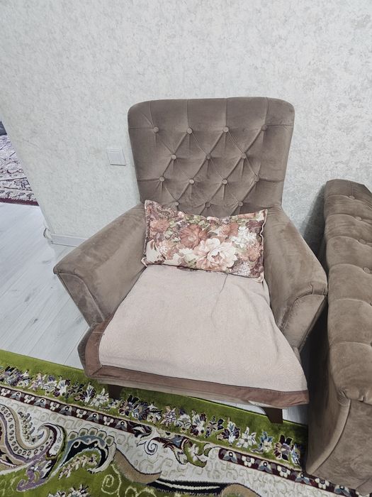 Диван.+2 кресло...