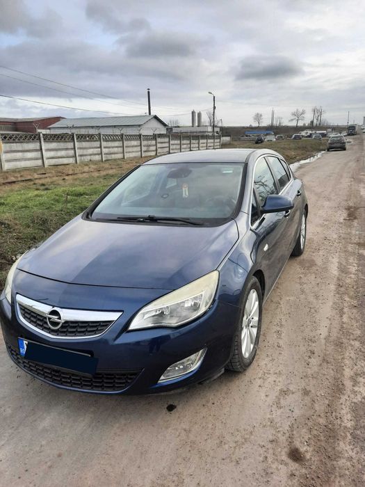 OPEL ASTRA J - 1.7 cdti 2010