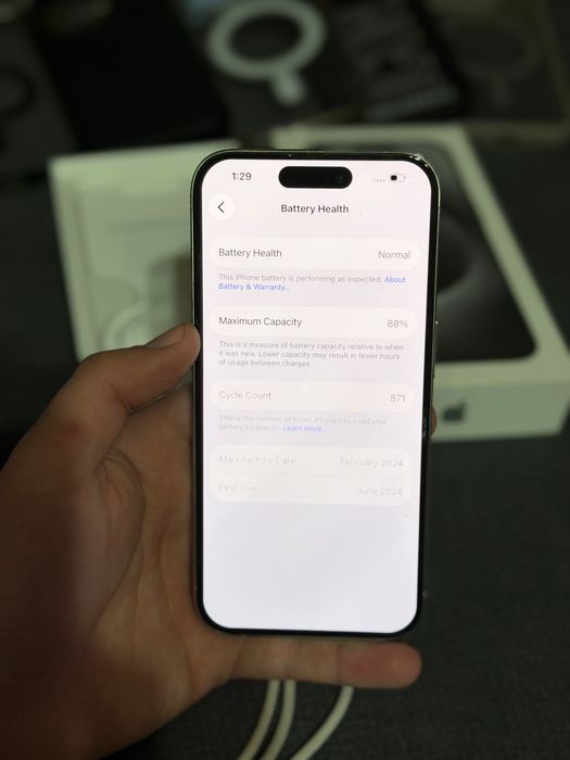 iPhone 15 Pro 128 GB / Отлично състояние / 11 калъфа подарък