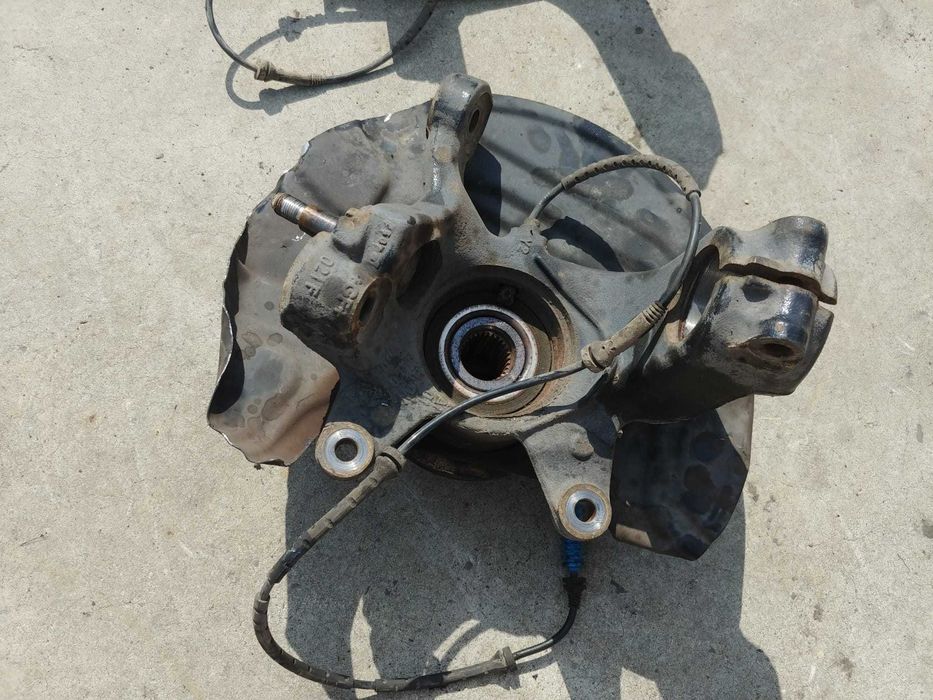 fuzeta dreapta fata  2.0 d bmw x3 e83  2007