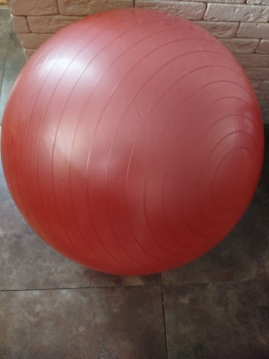 Мячь гимнастический