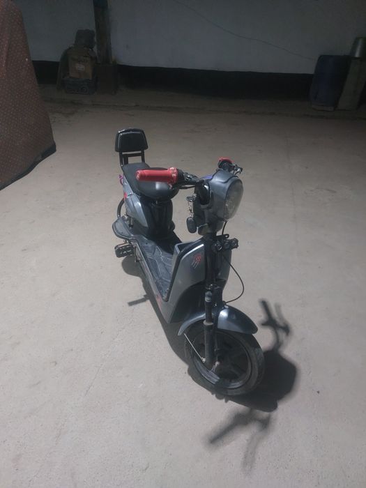 Скутер сатылады.