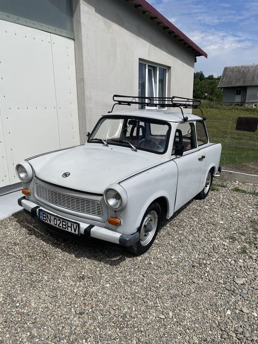 Se vinde masina de epocă 1990