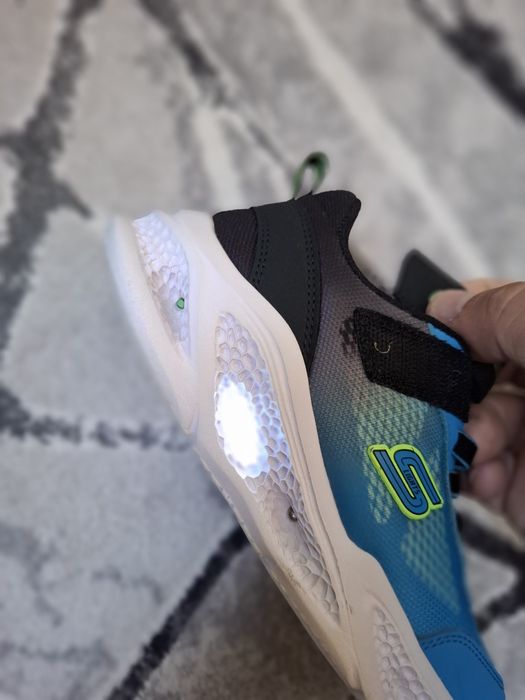 Adidas Skechers lumini32