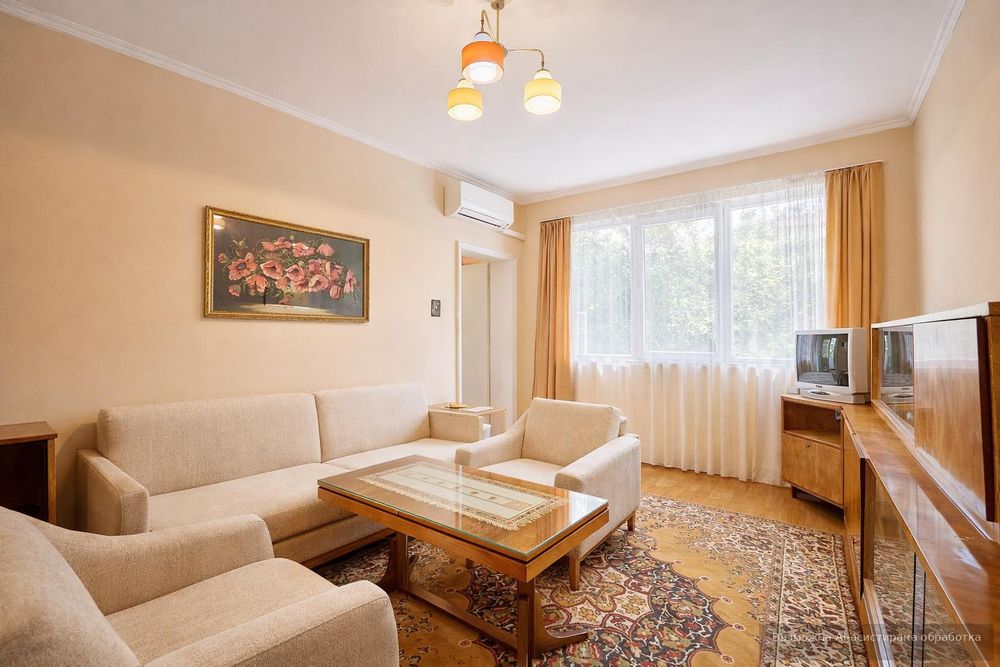 Дава се под наем Двустаен апартамент в Пловдив, Център - 60 кв.м за 348.84 € - Снимка #1