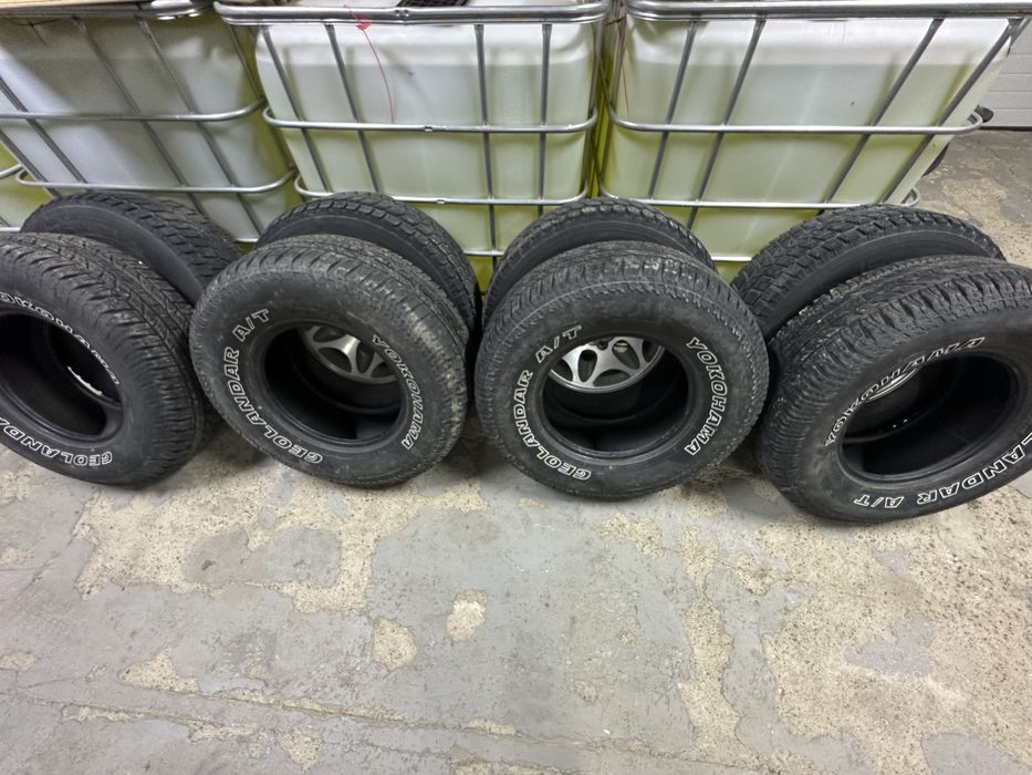 Продам резину б/у 265/75/16